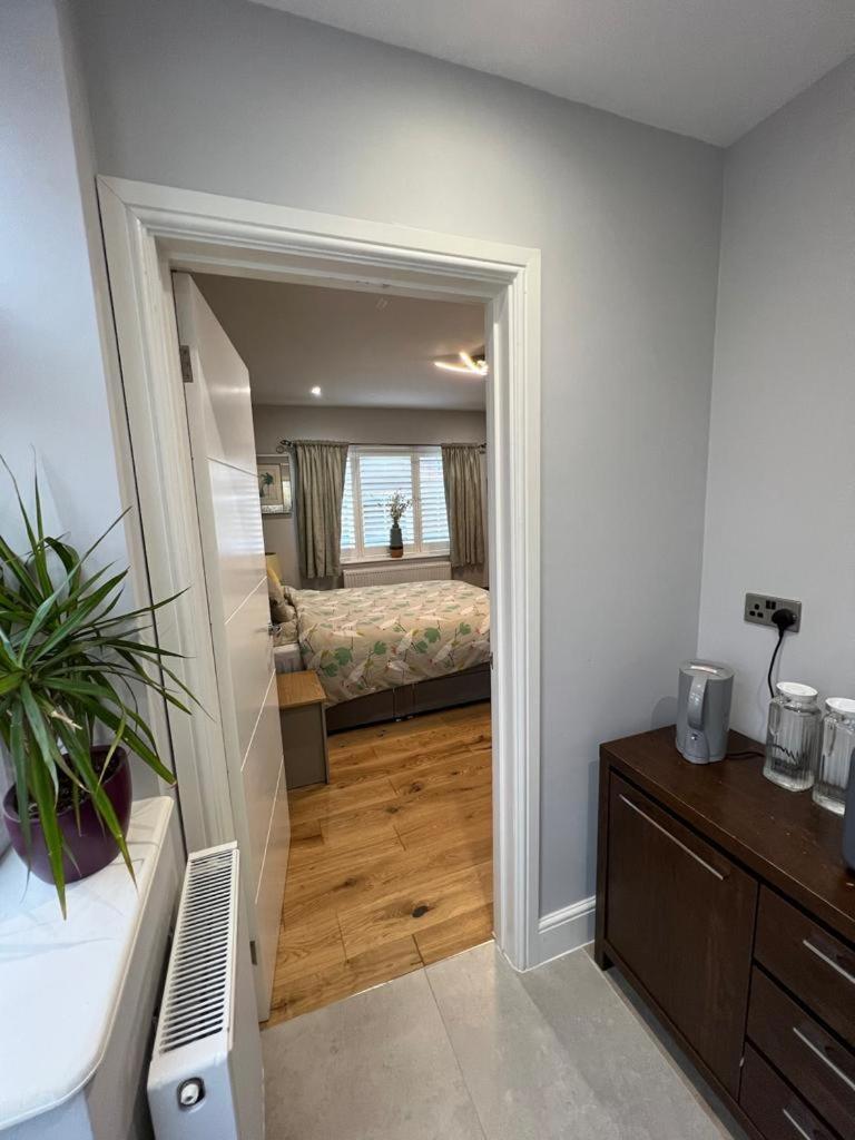 En-Suite Double Room - Private Entrance & Free Parking West Drayton  Ngoại thất bức ảnh